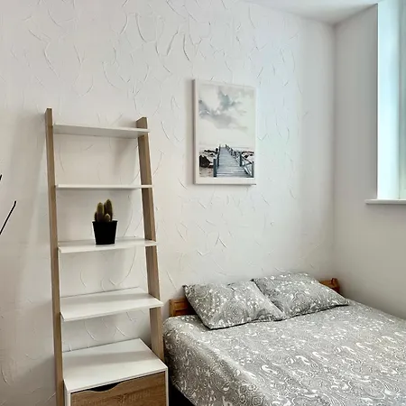 Apartment & Free Parking *