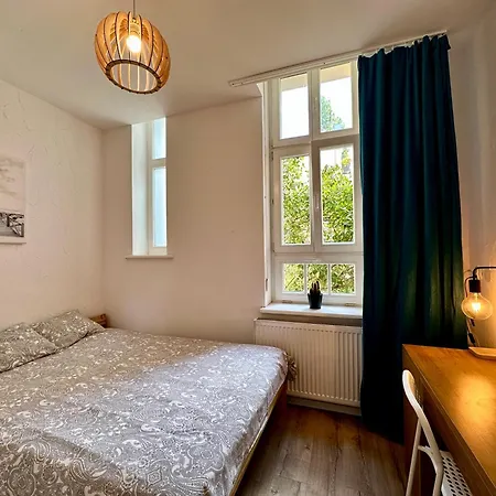 Apartment & Free Parking